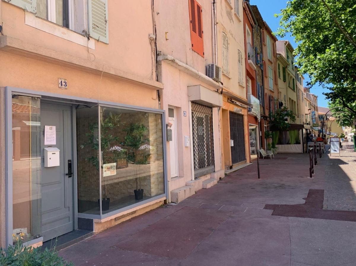 Formidable Studio Au Coeur Historique De Frejus Apartment Bagian luar foto