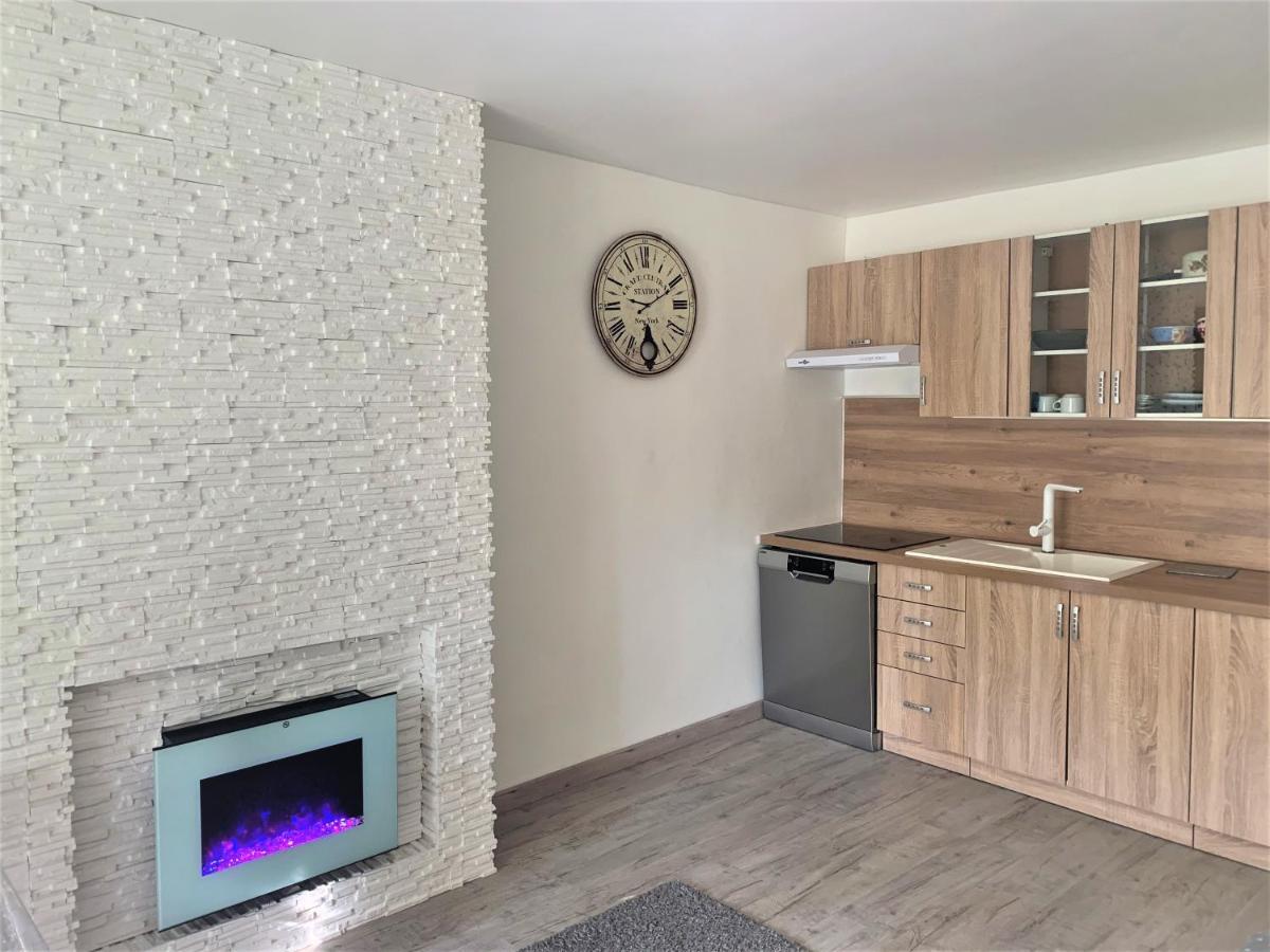 Formidable Studio Au Coeur Historique De Frejus Apartment Bagian luar foto