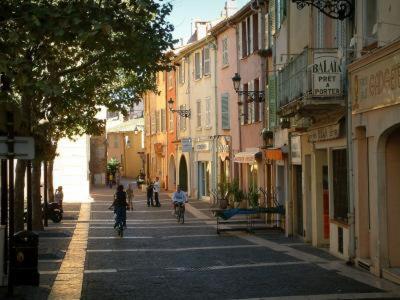 Formidable Studio Au Coeur Historique De Frejus Apartment Bagian luar foto