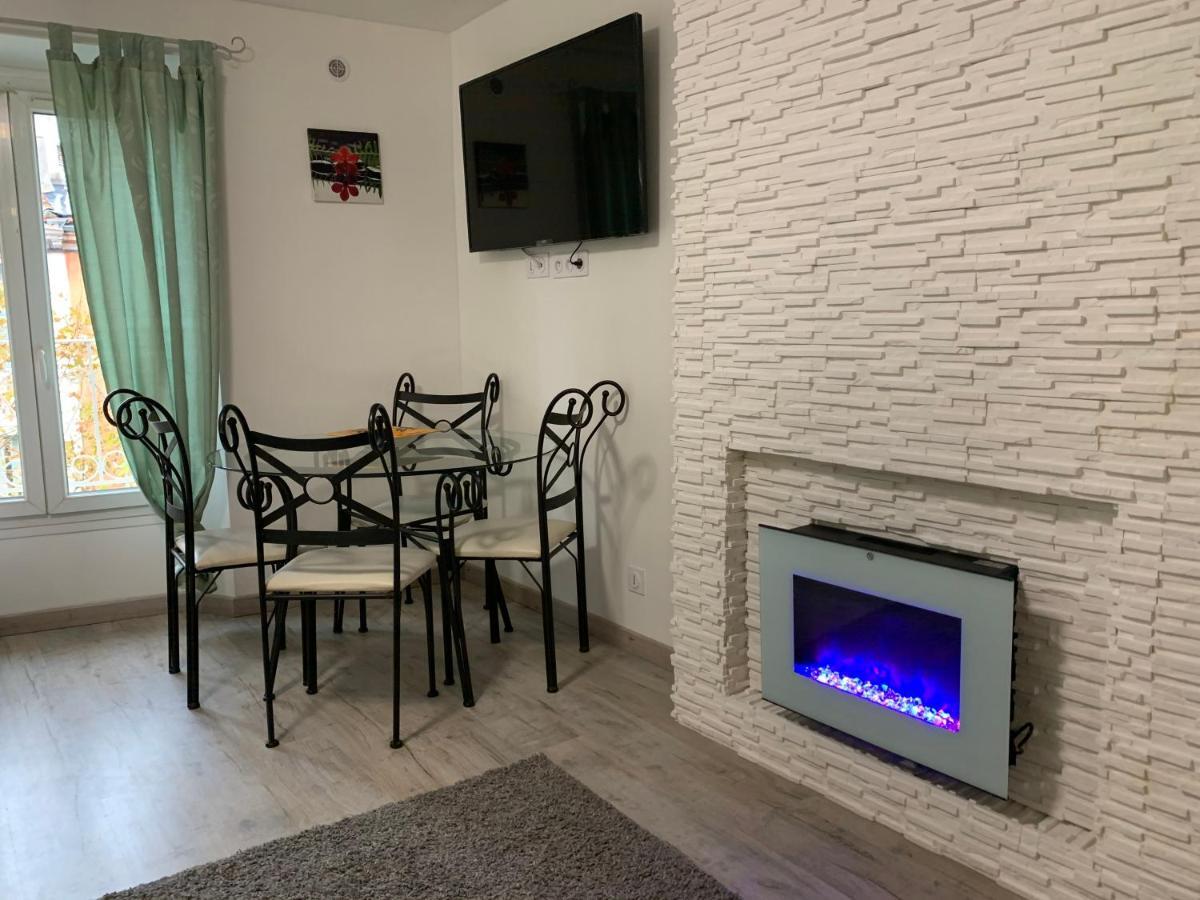 Formidable Studio Au Coeur Historique De Frejus Apartment Bagian luar foto
