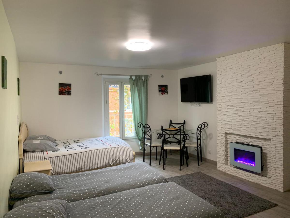 Formidable Studio Au Coeur Historique De Frejus Apartment Bagian luar foto